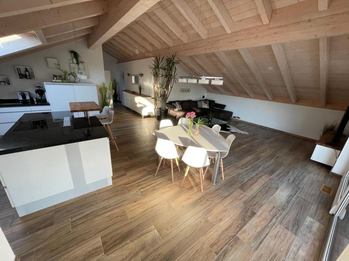 Lichtdurchflutete Wohnung mit großer Dachterrasse Bruckmühl Exterior foto