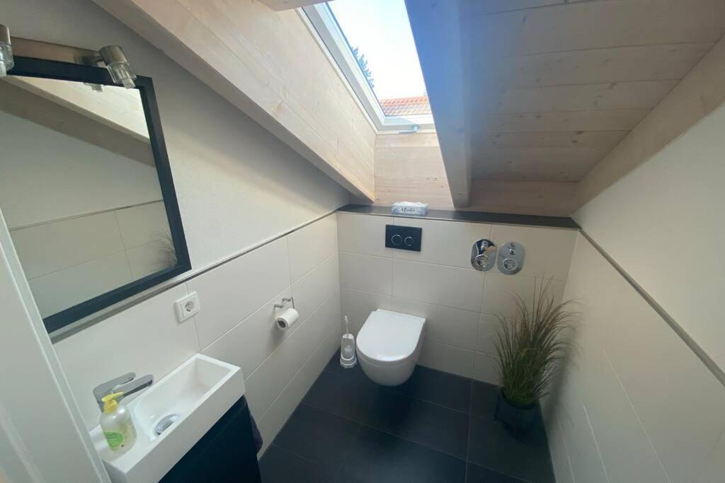 Lichtdurchflutete Wohnung mit großer Dachterrasse Bruckmühl Exterior foto