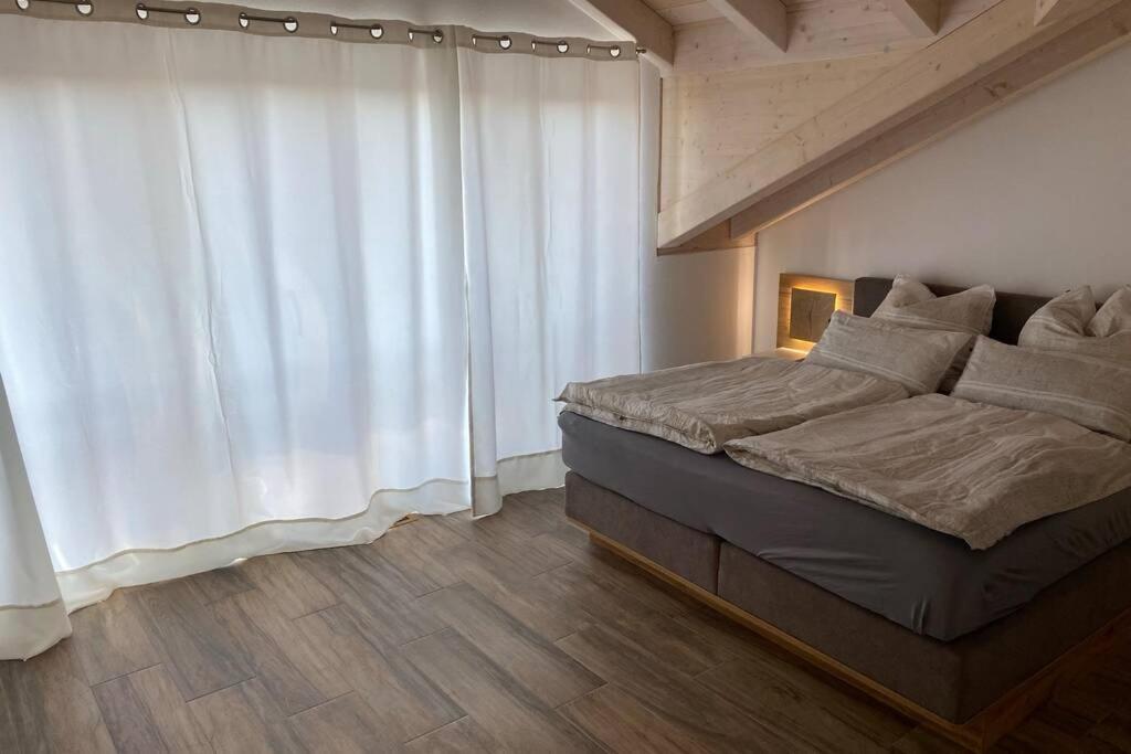 Lichtdurchflutete Wohnung mit großer Dachterrasse Bruckmühl Exterior foto