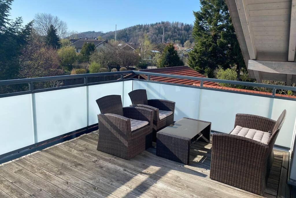 Lichtdurchflutete Wohnung mit großer Dachterrasse Bruckmühl Exterior foto