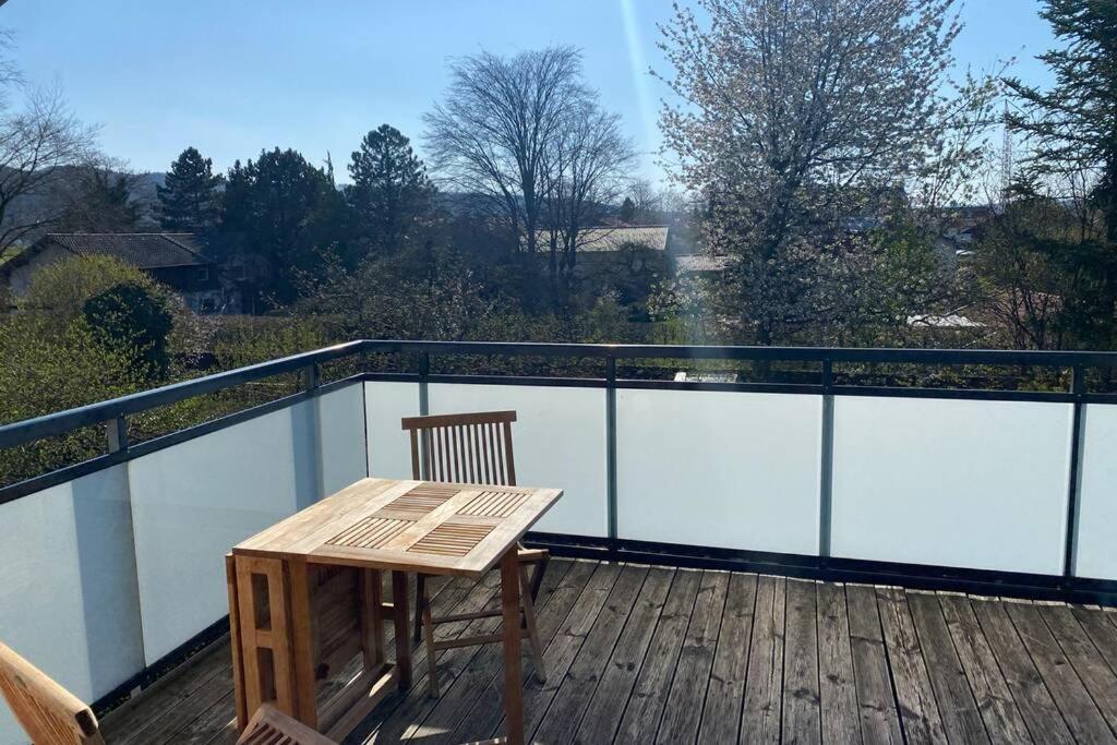 Lichtdurchflutete Wohnung mit großer Dachterrasse Bruckmühl Exterior foto
