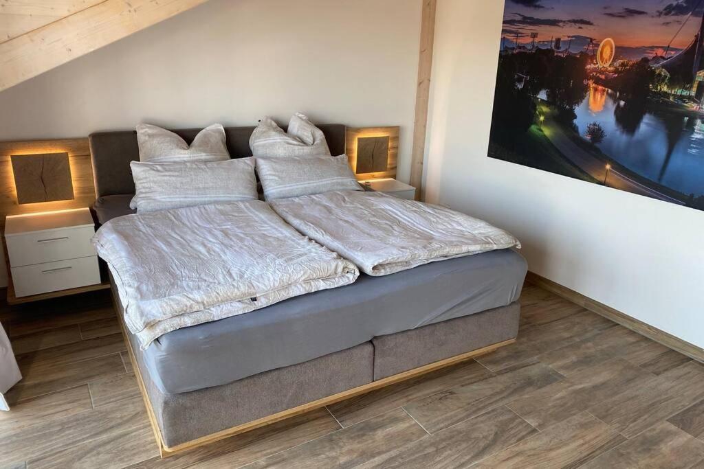 Lichtdurchflutete Wohnung mit großer Dachterrasse Bruckmühl Exterior foto